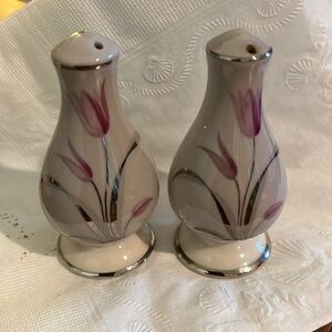 Franciscan salt and pepper shakers, Carmel pattern. Excellent condition